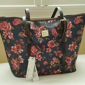 Dooney& Bourke East West Shopper
